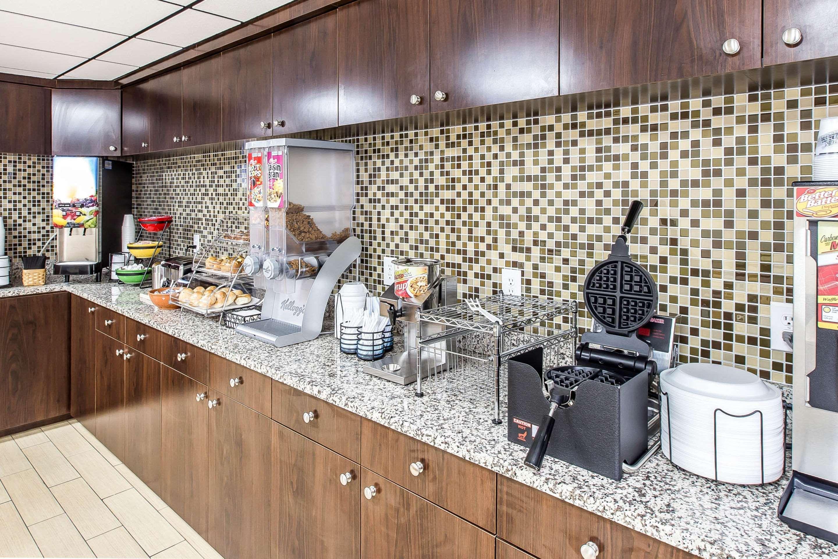 Motel Econo Midtown 2*