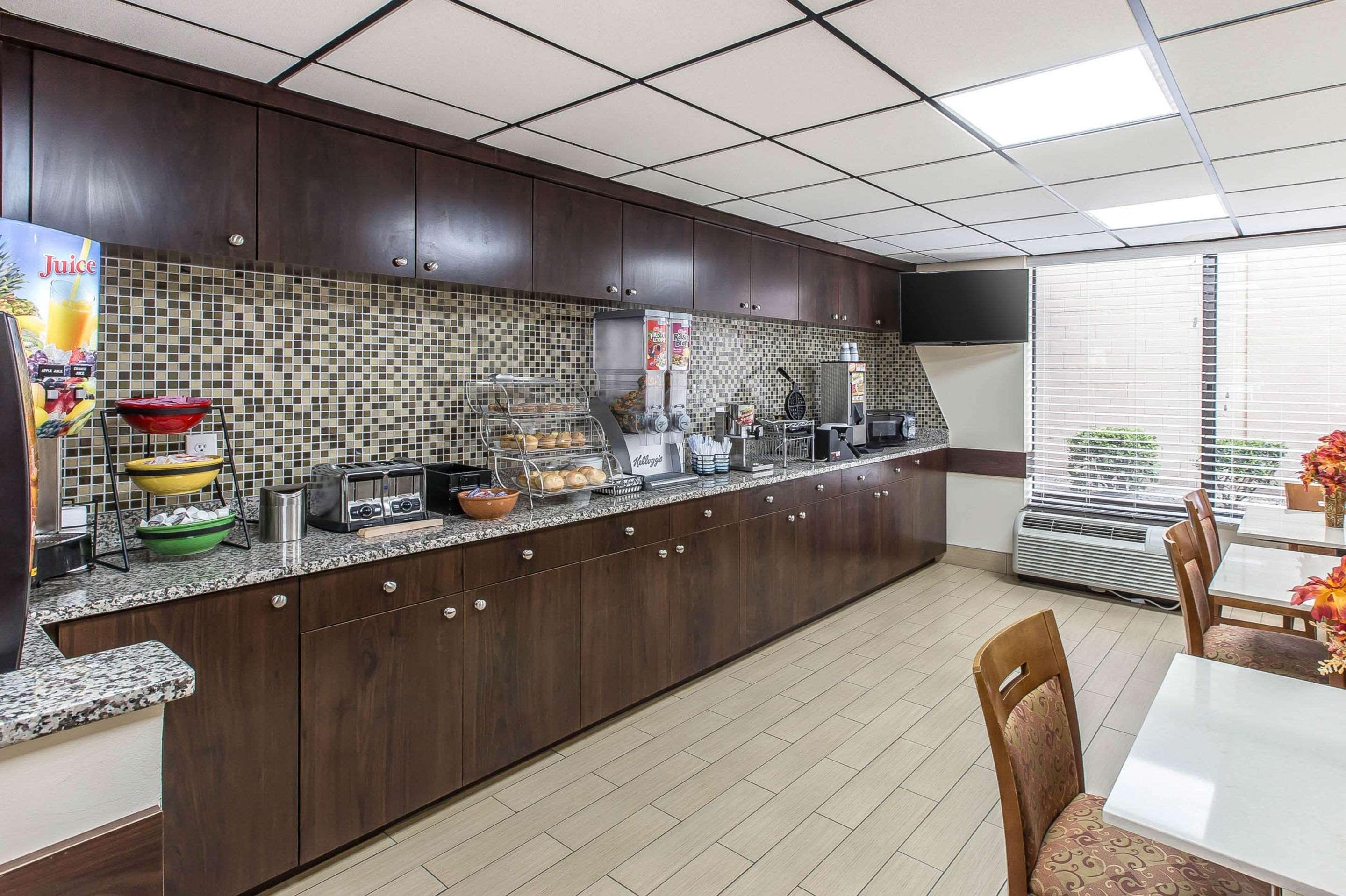 Econo Midtown Motel