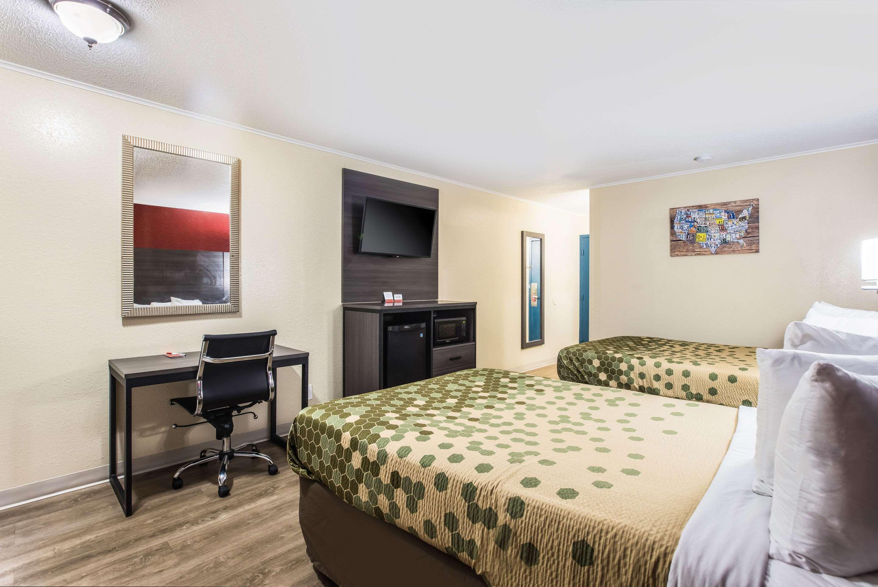 Econo Lodge Savannah
