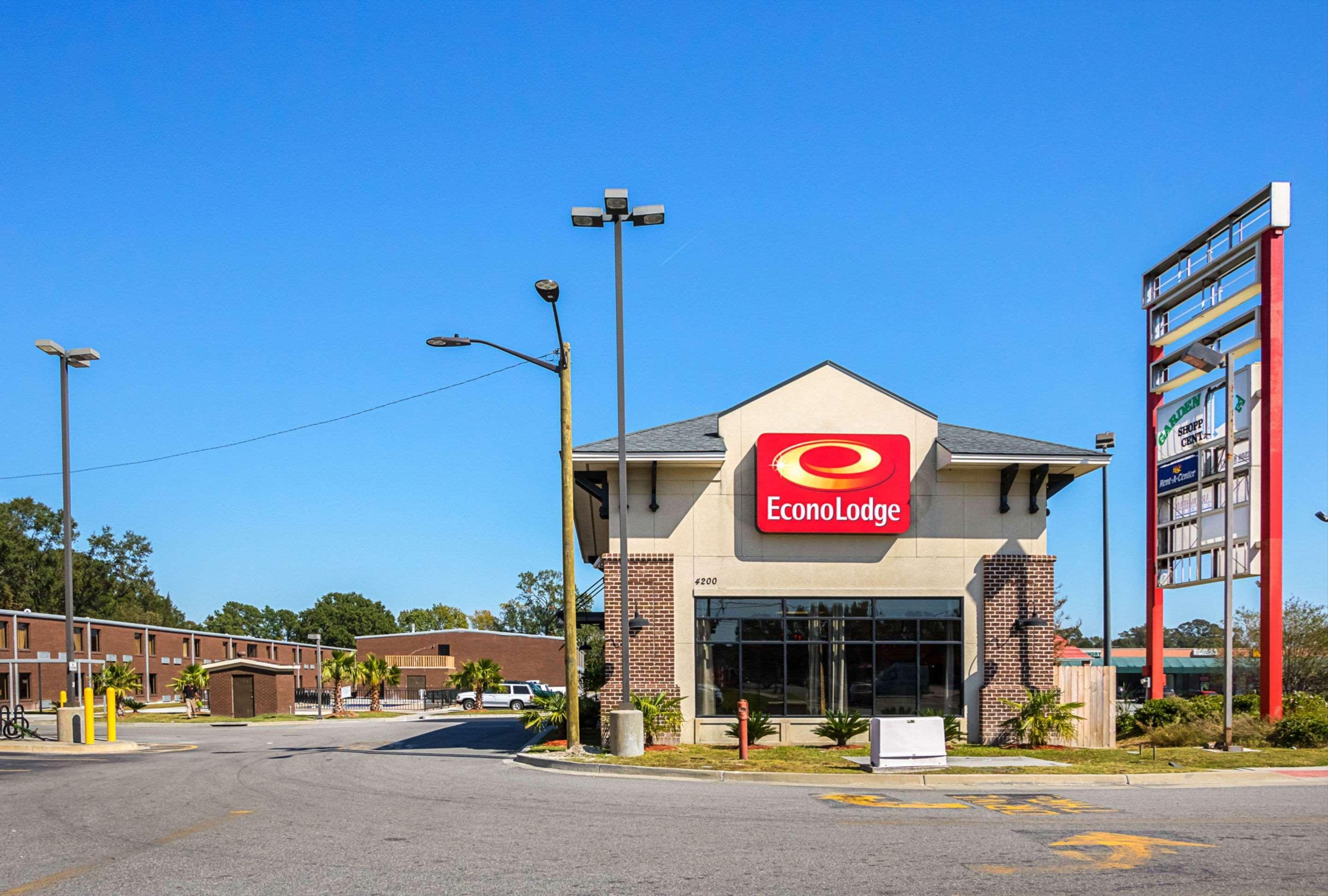 Econo Lodge *