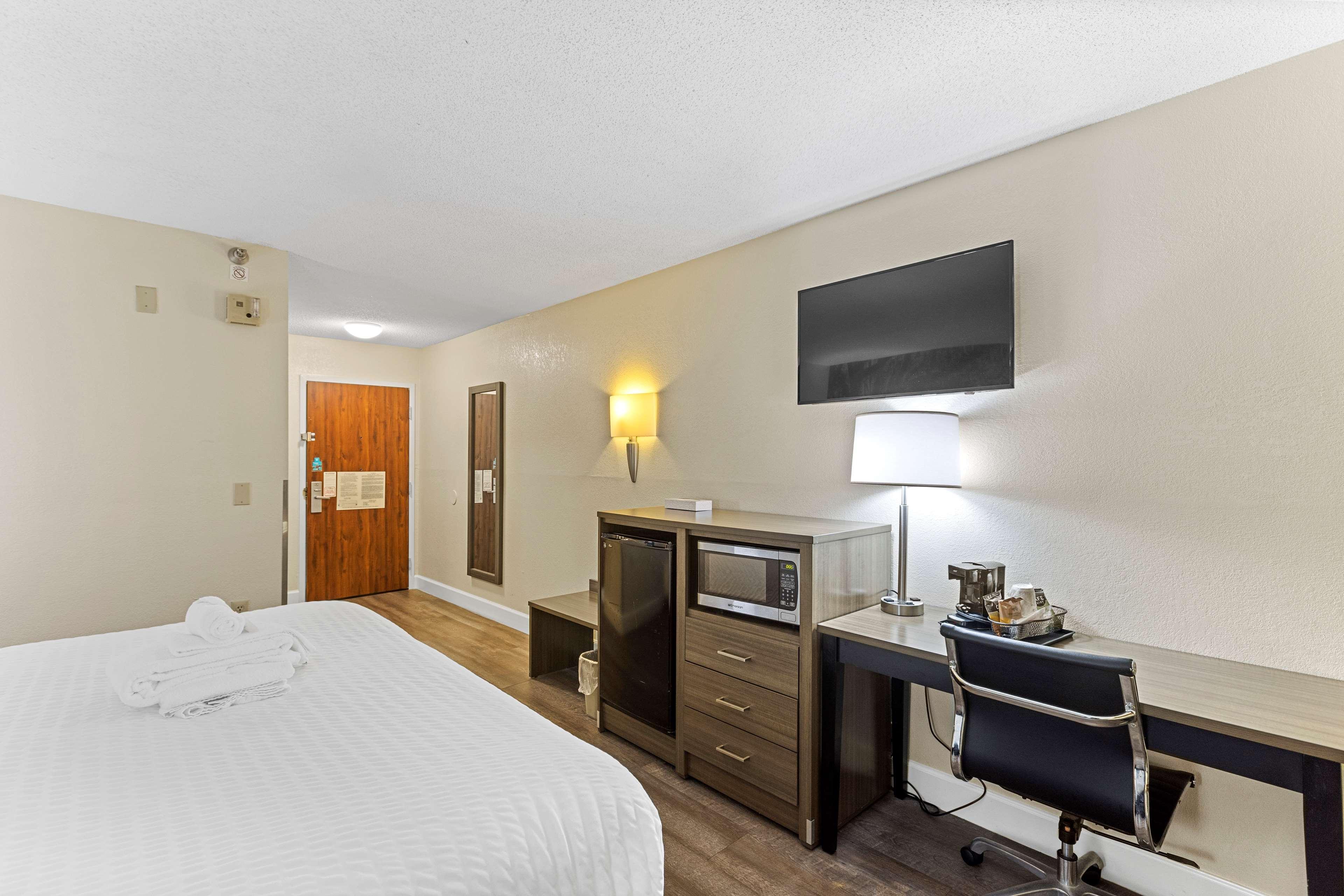 Hotel Glo Western Savannah-gateway I-95 Savannah