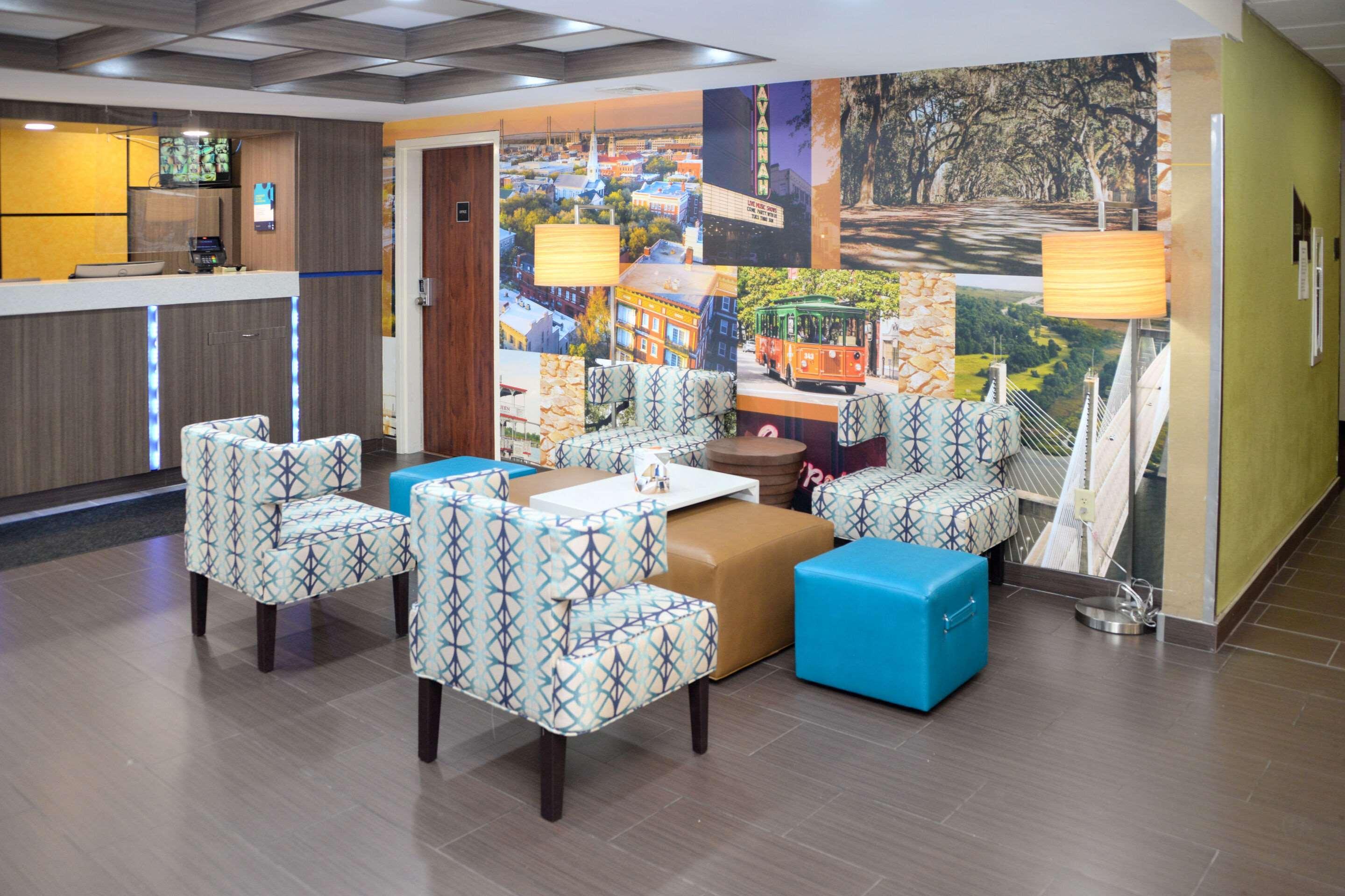 Clarion Pointe Gateway I-95 Hotel 3*