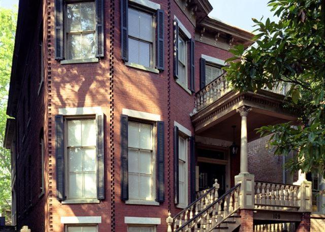 The Chippewa On Savannah's Famous Jones Street Apartment Savannah