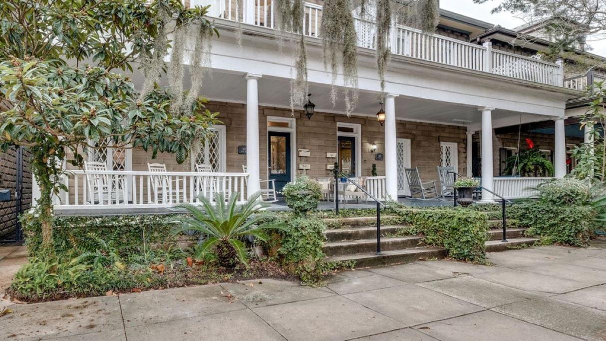 Bed & Breakfast Comfortable Escape In Historic Downtown Savannah