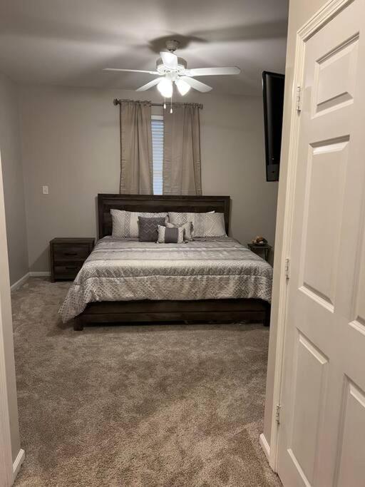 Cheerful 3 Bedroom, Close To Downtown And Arena!!! * Savannah