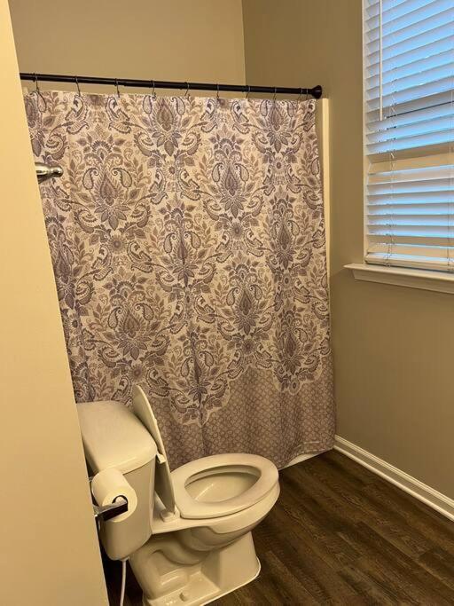 Cheerful 3 Bedroom, Close To Downtown And Arena!!! Savannah