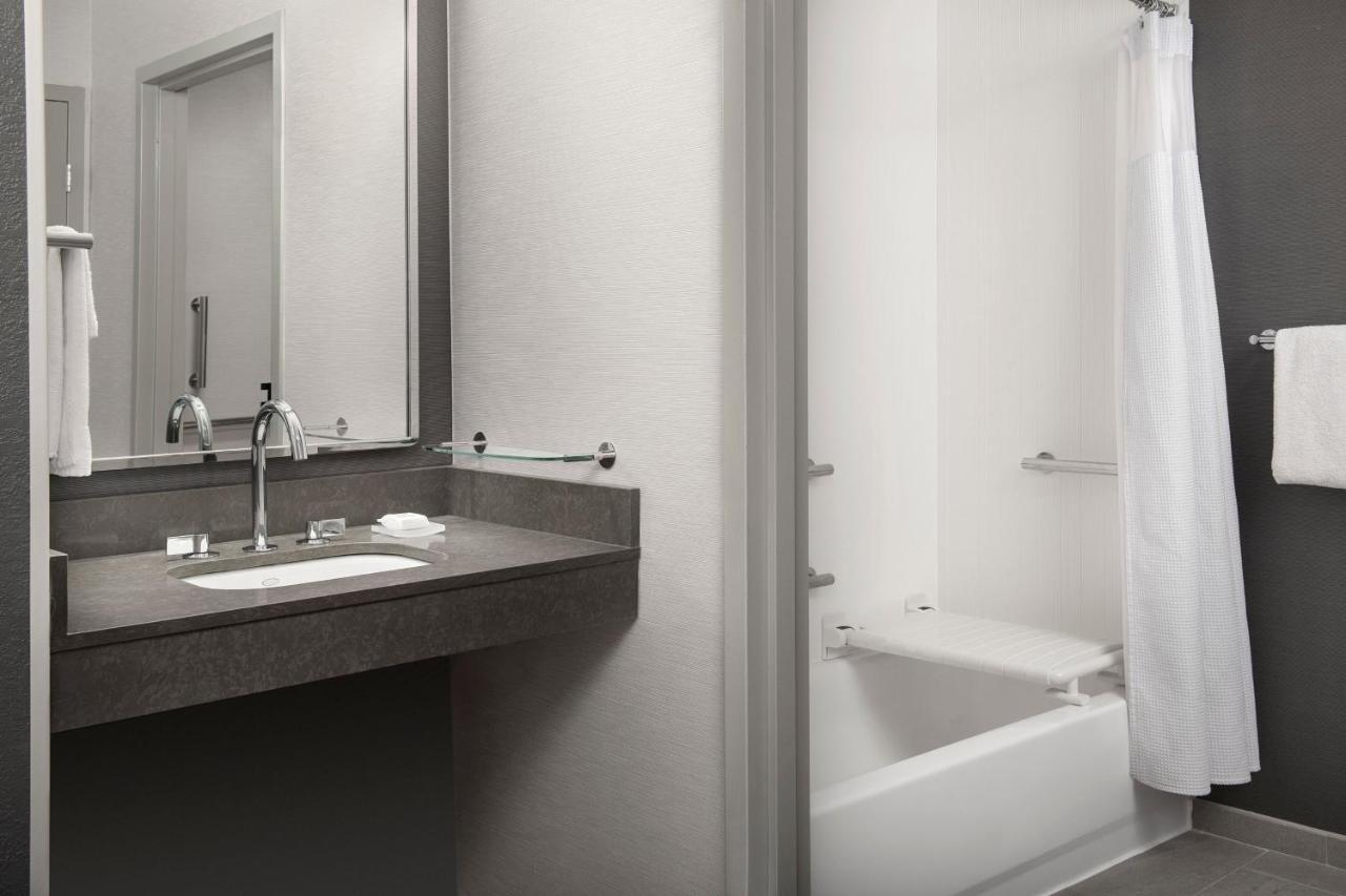 Courtyard By Marriott Downtown - Historic District 3*