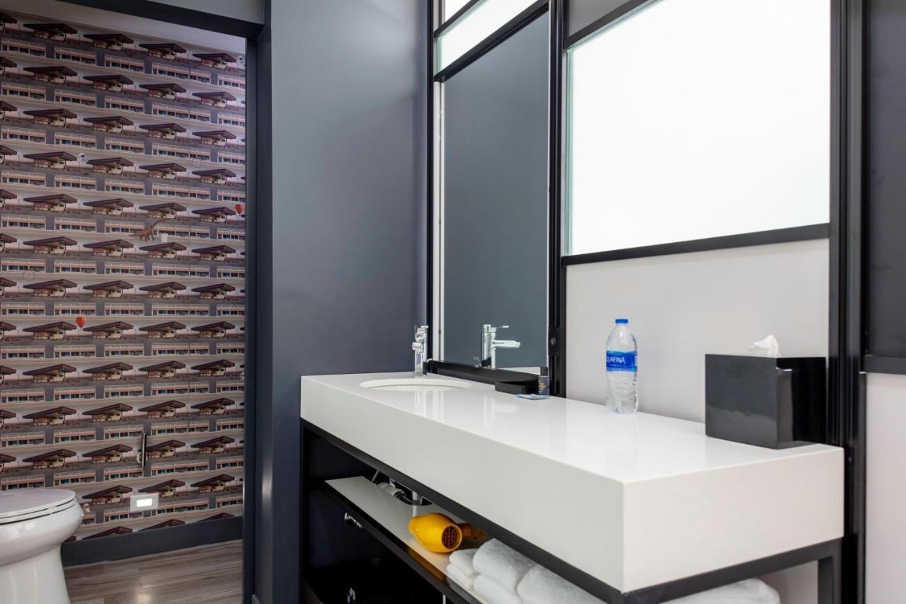 Aloft Airport 3*