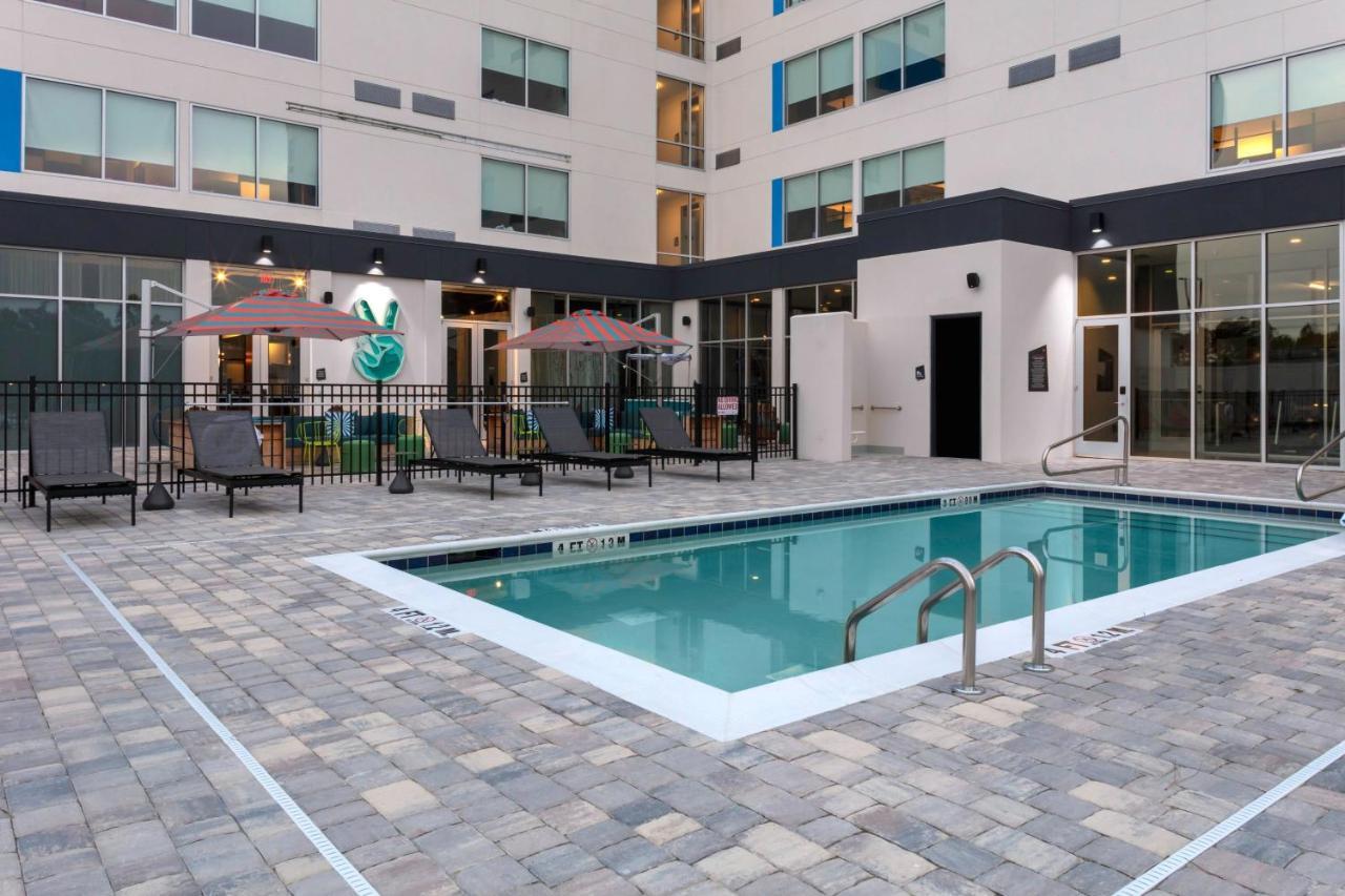 Aloft Airport Hotel 3*