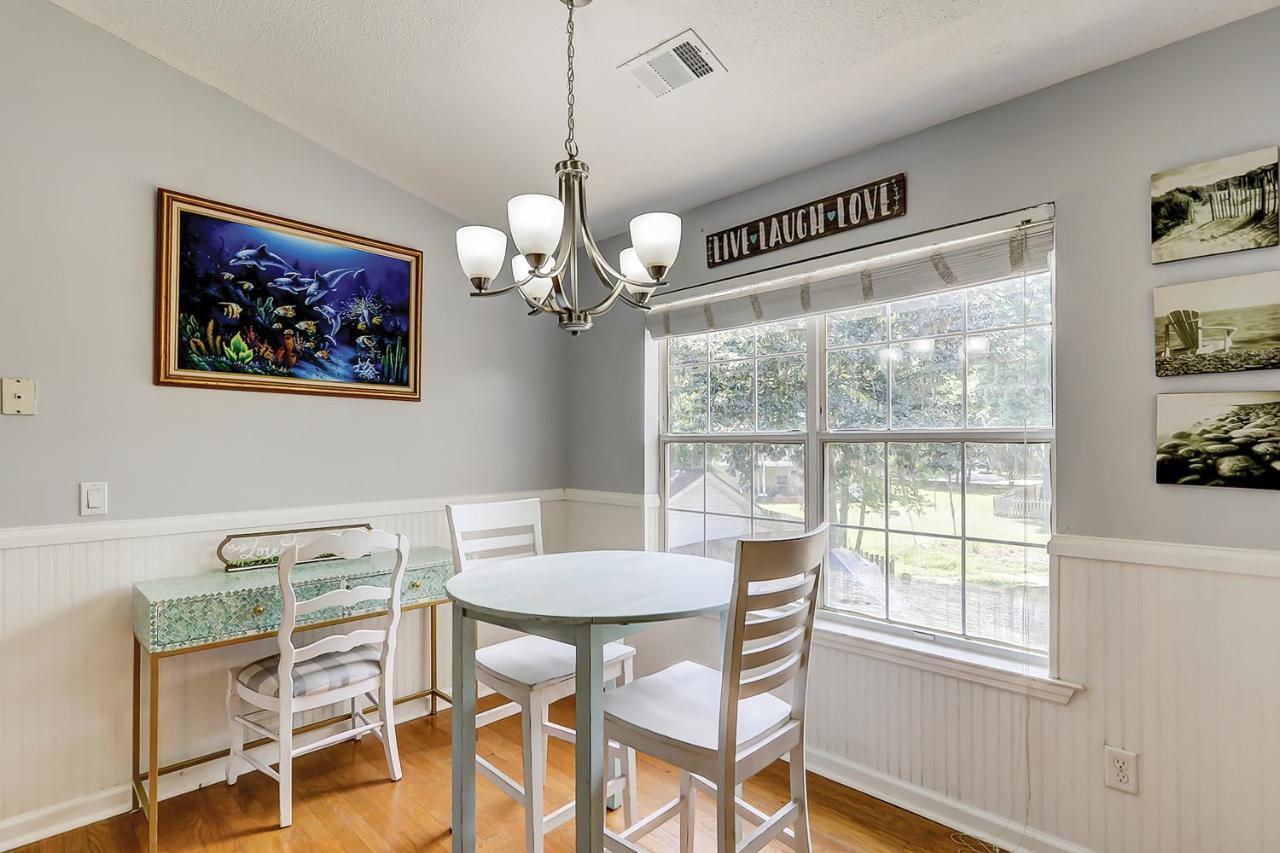 Island Oasis A- Upstairs