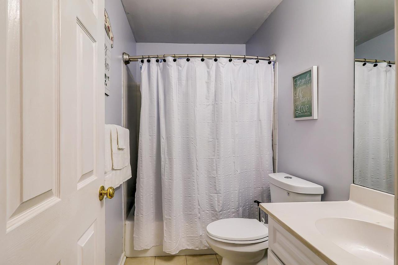 Apartment Island Oasis Unit B Savannah