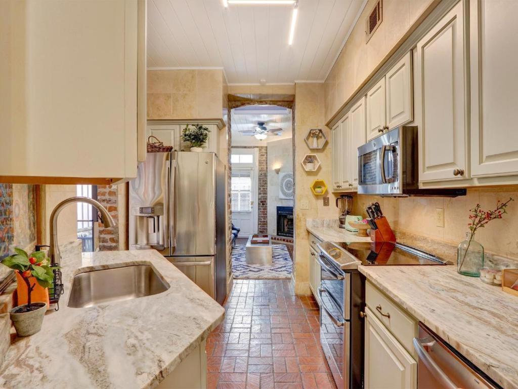 The Lyons House - Luxe Historical - Parking Included * Savannah