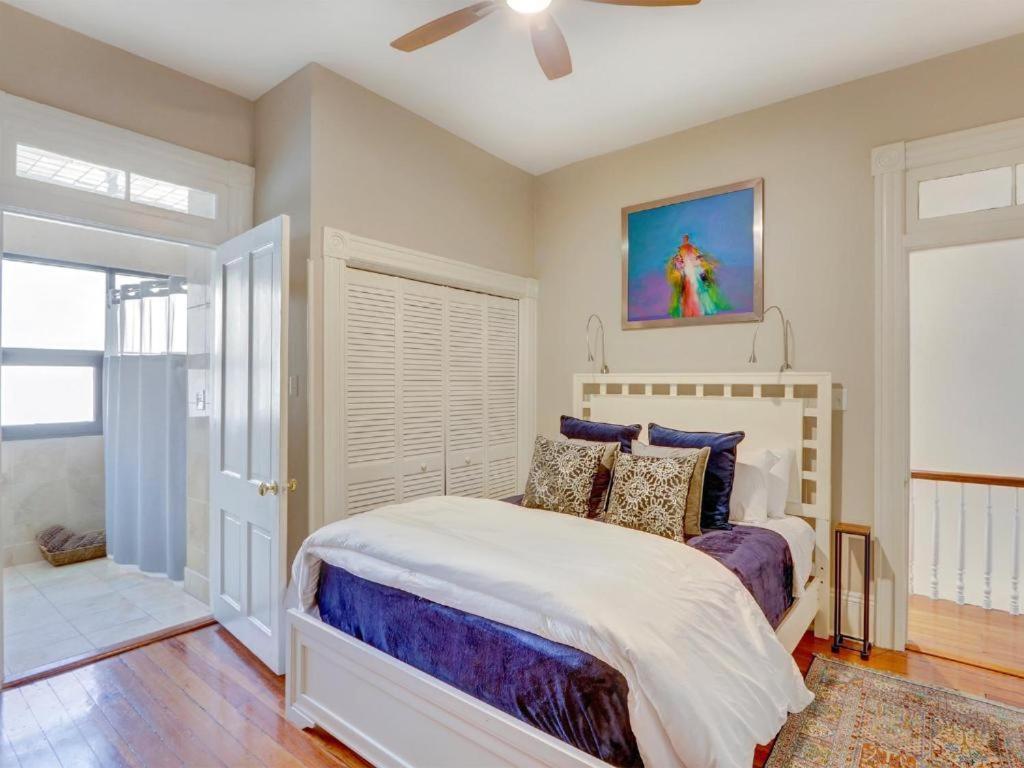 Holiday home The Lyons House - Luxe Historical - Parking Included Savannah