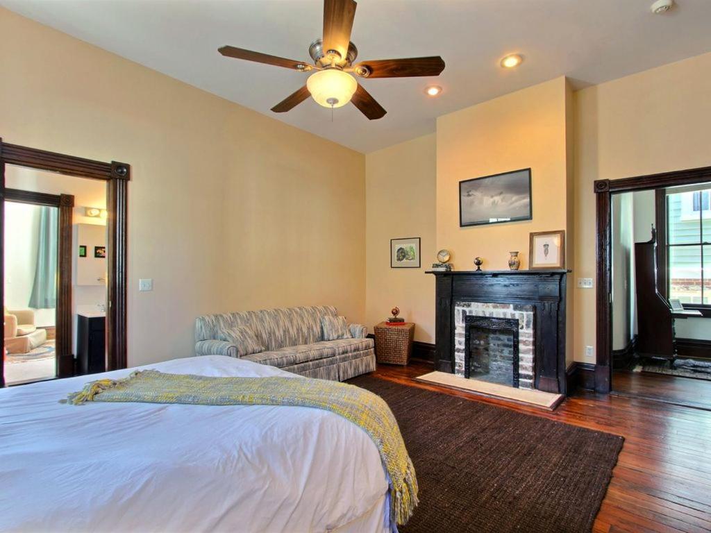 Holiday home Big Blue House - Near Forsyth Park - Lower Unit *