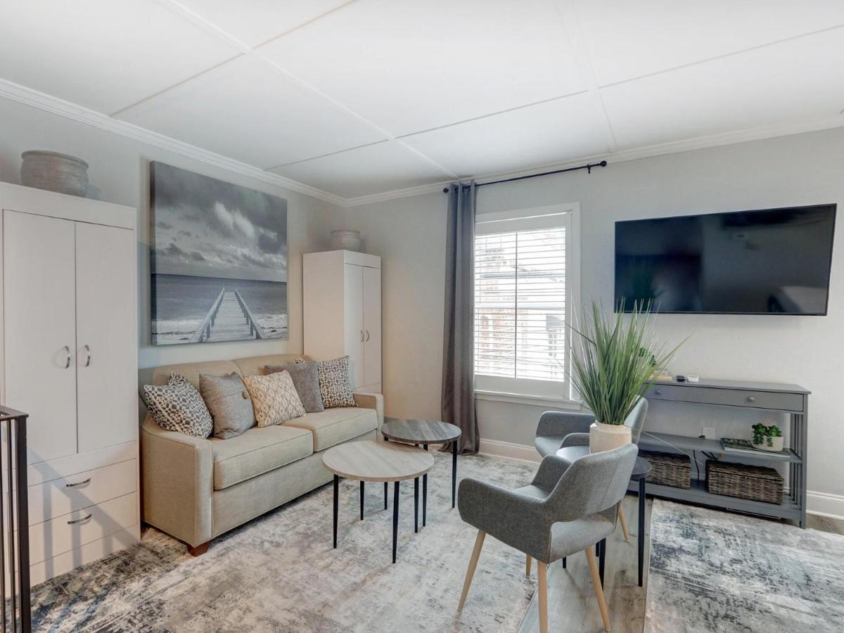 Broughton Deco Carriage Apartment