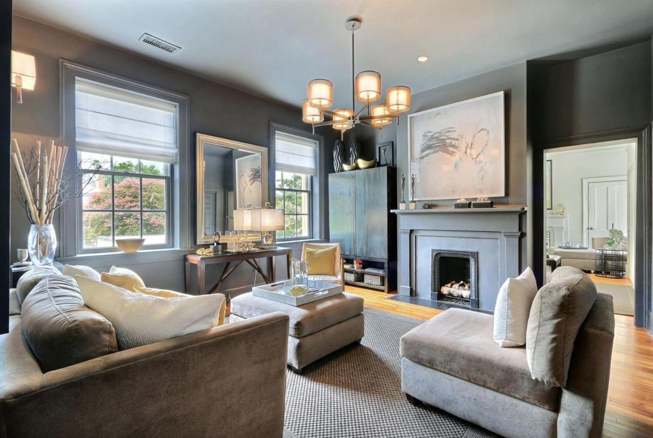 Romancing The Jones Apartment *