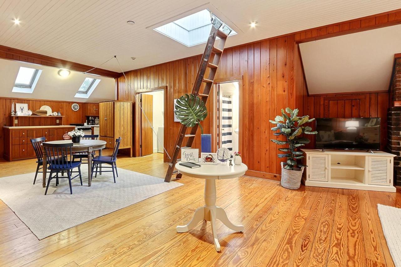 Captain's Quarters On Lafayette *