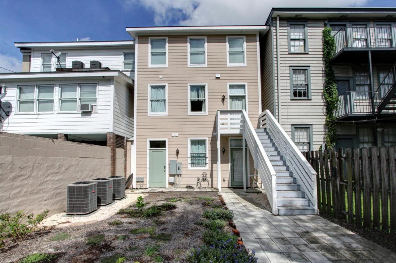Apartment Change Of Place Garden Level *