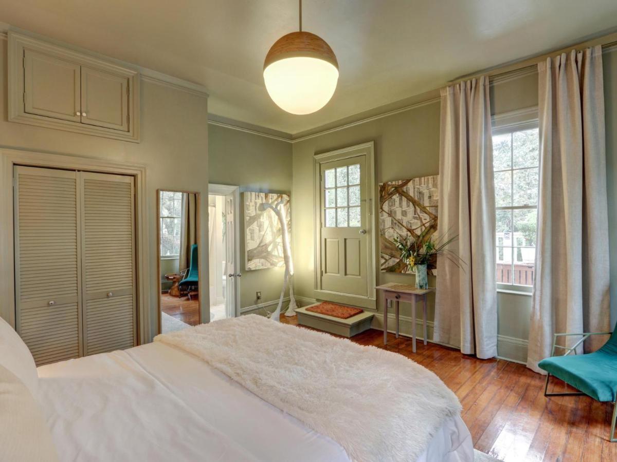Park Avenue Treehouse * Savannah