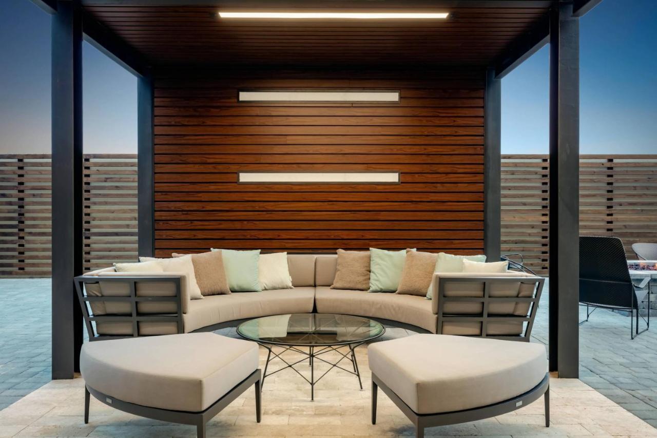 Hotel Courtyard By Marriott Airport