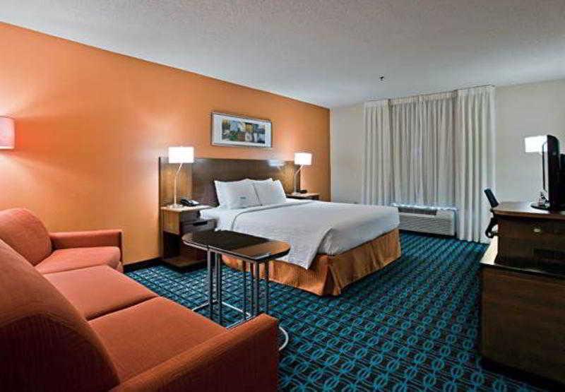 Hotel Fairfield & Airport
