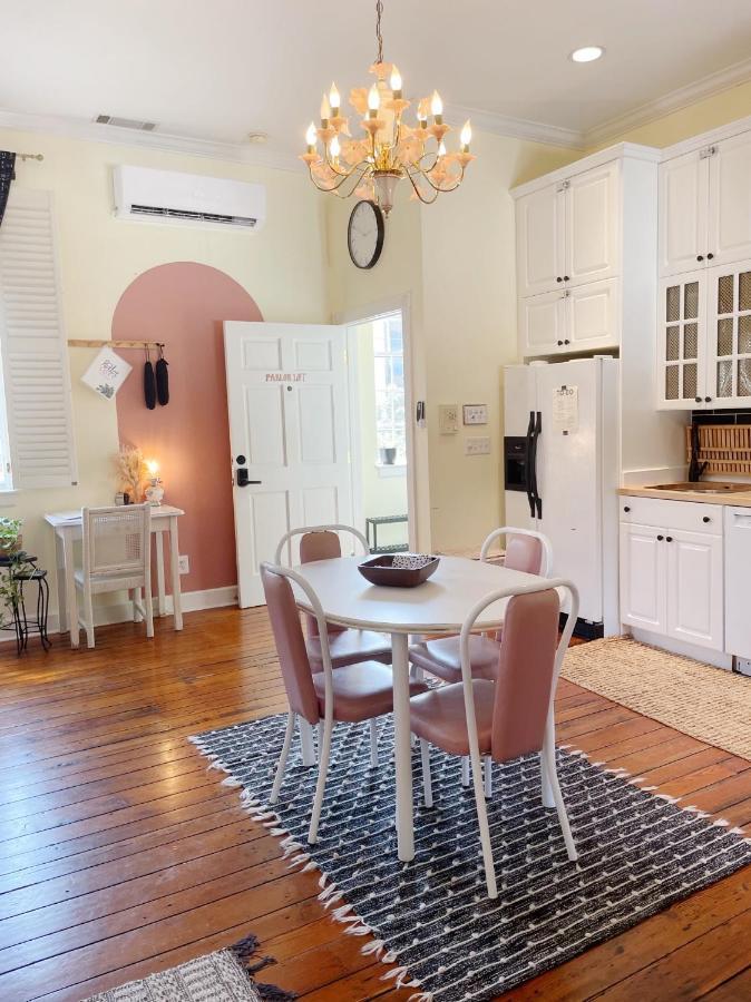 Romantic 1885 Loft Steps From Pulaski Square Holiday home Savannah