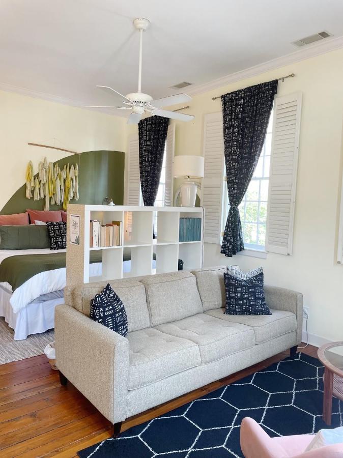 Romantic 1885 Loft Steps From Pulaski Square