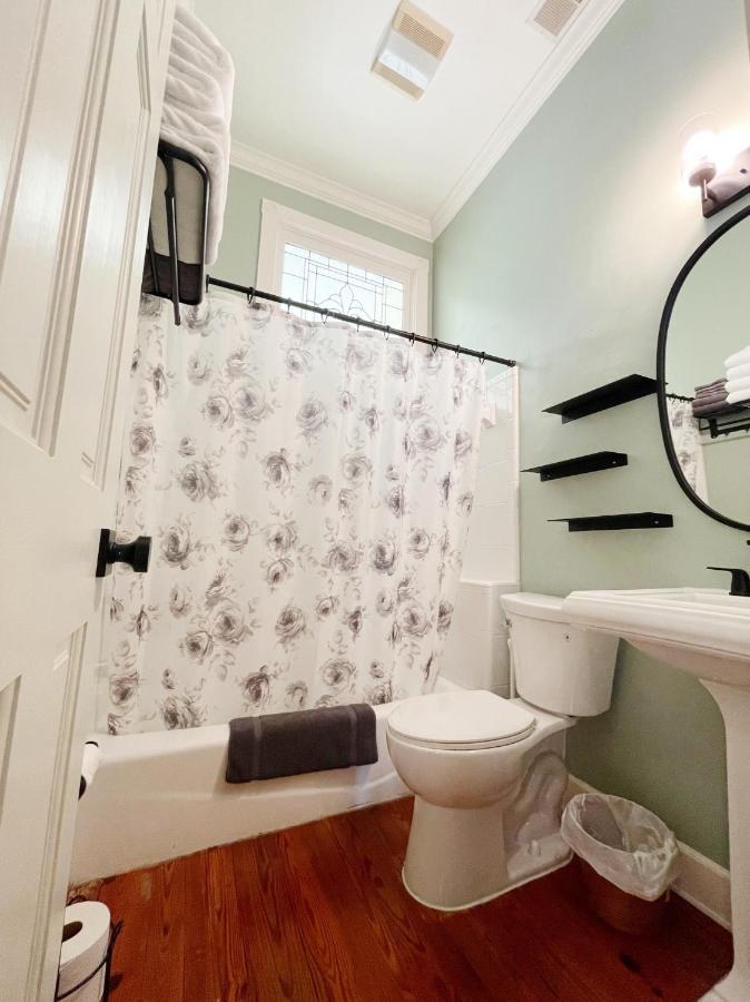 Romantic 1885 Loft Steps From Pulaski Square Holiday home