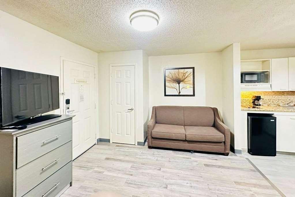 Suburban Abercorn 2* Savannah