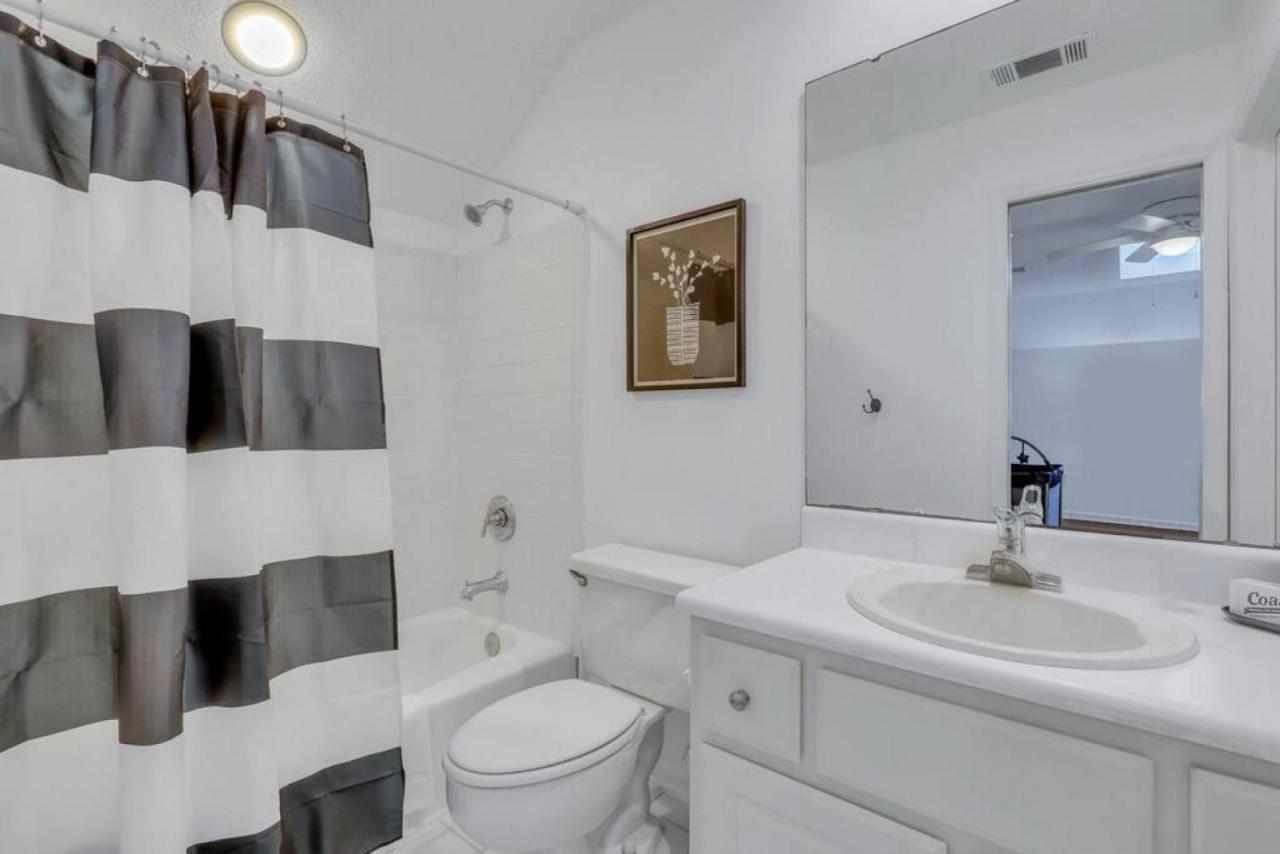 Holiday home 5br Pool, Jacuzzi, Firepit, Sports, Games *