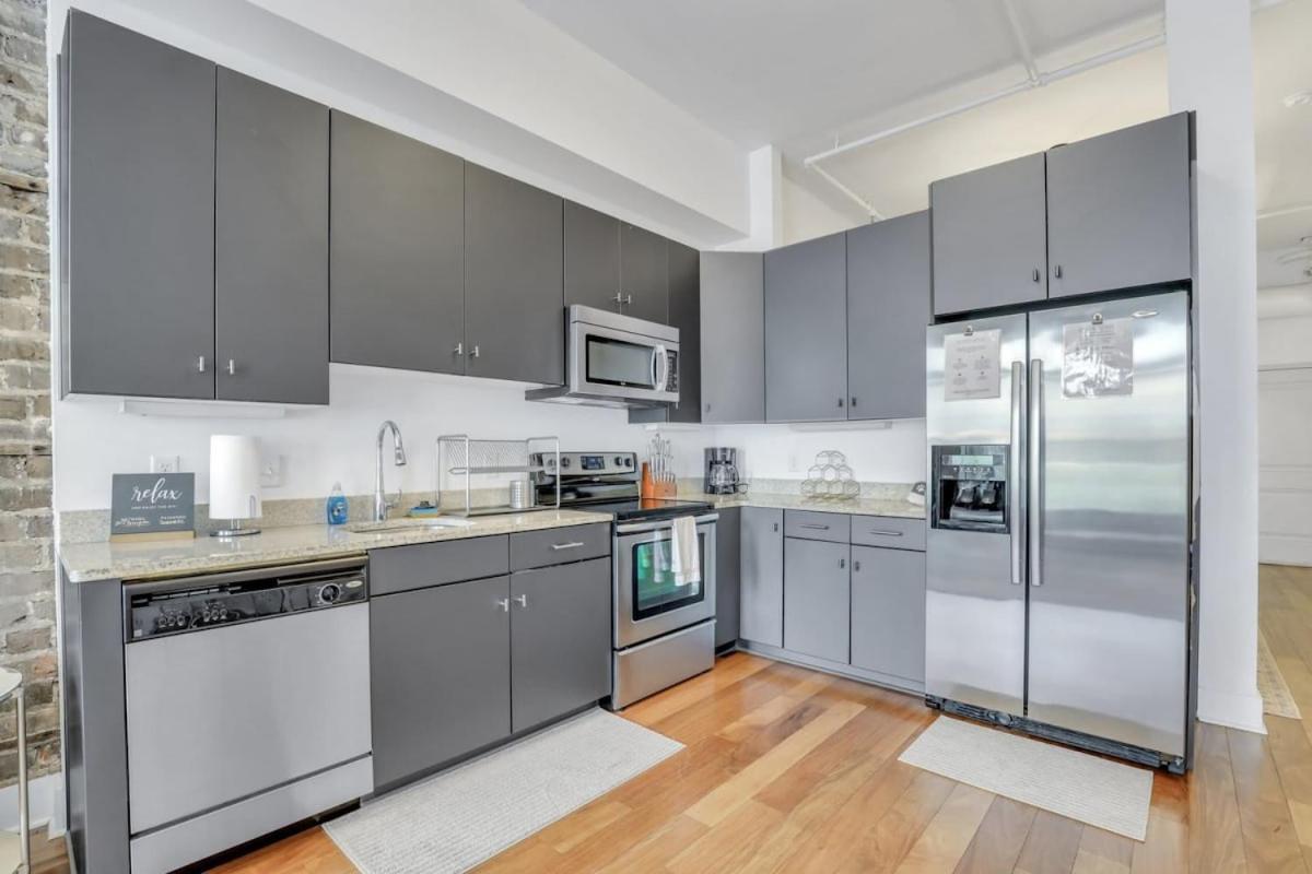 Lush Loft - Near Plant Riverside District Savannah