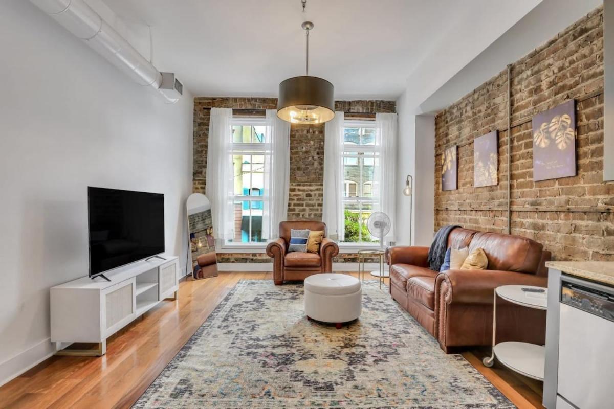 Lush Loft - Near Plant Riverside District Apartment