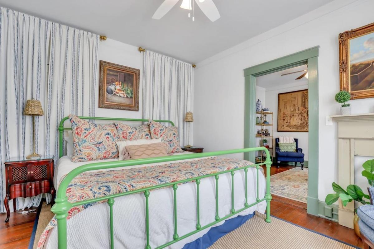 Holiday home The Graham On Oglethorpe Square
