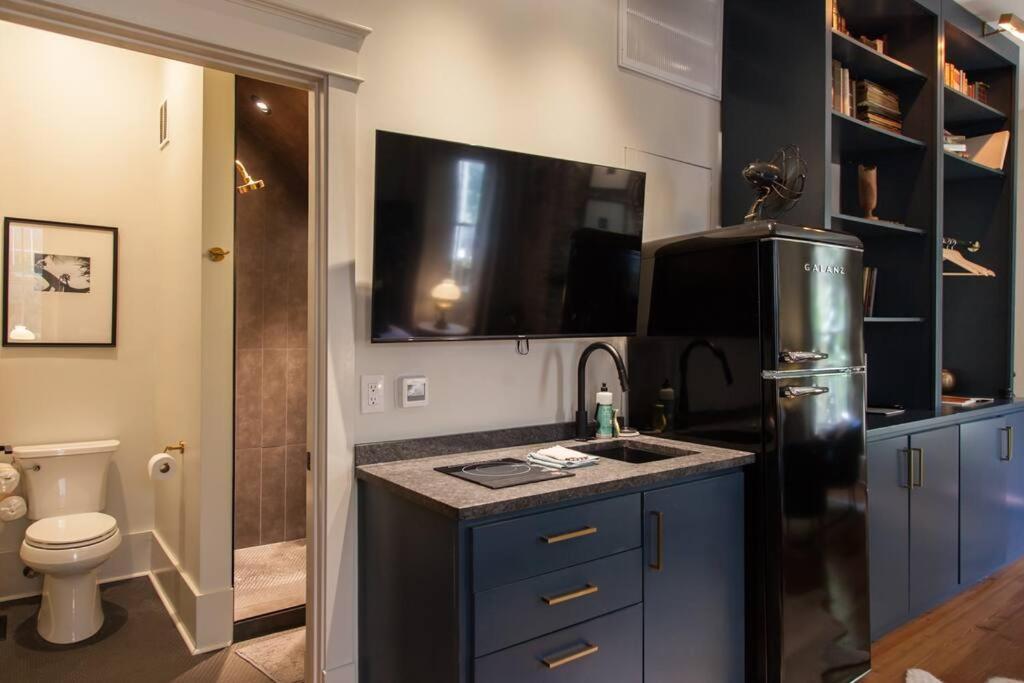 Intimate Library - Minutes To Forsyth Park Holiday home Savannah