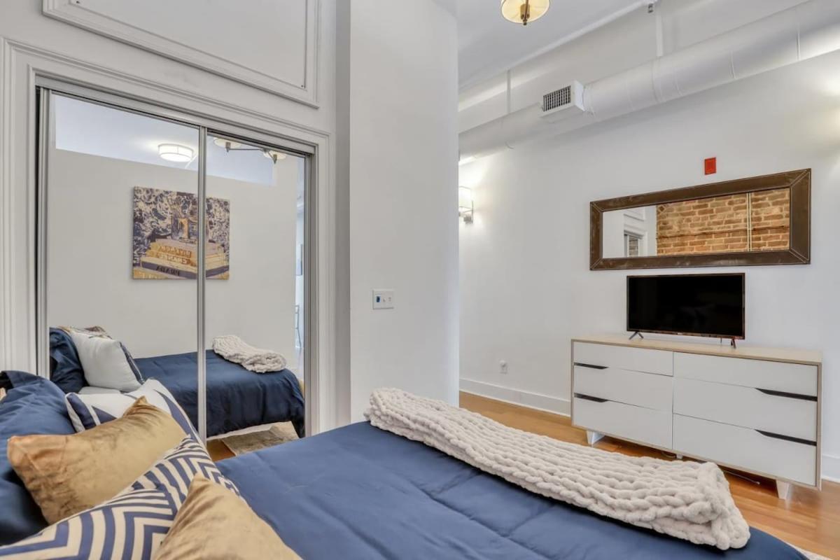 Apartment Lush Loft - Near Plant Riverside District *
