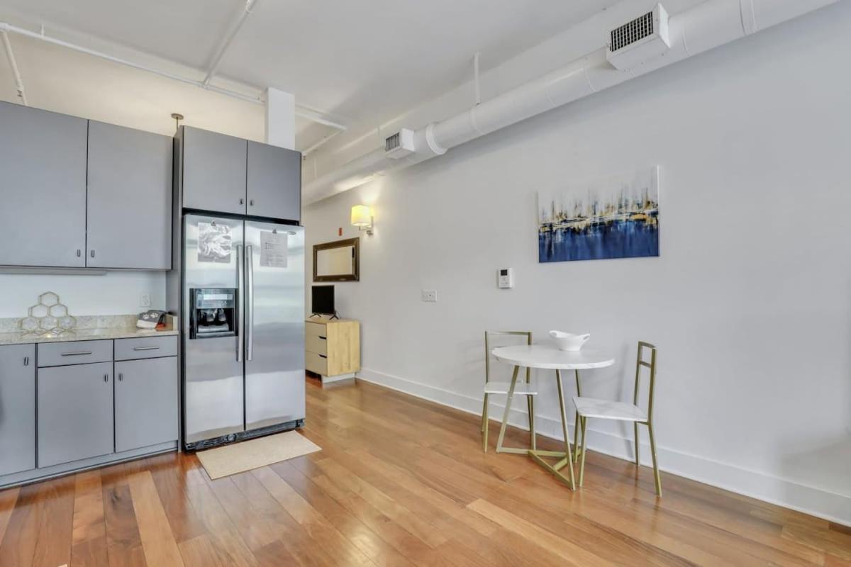 Lush Loft - Near Plant Riverside District Savannah