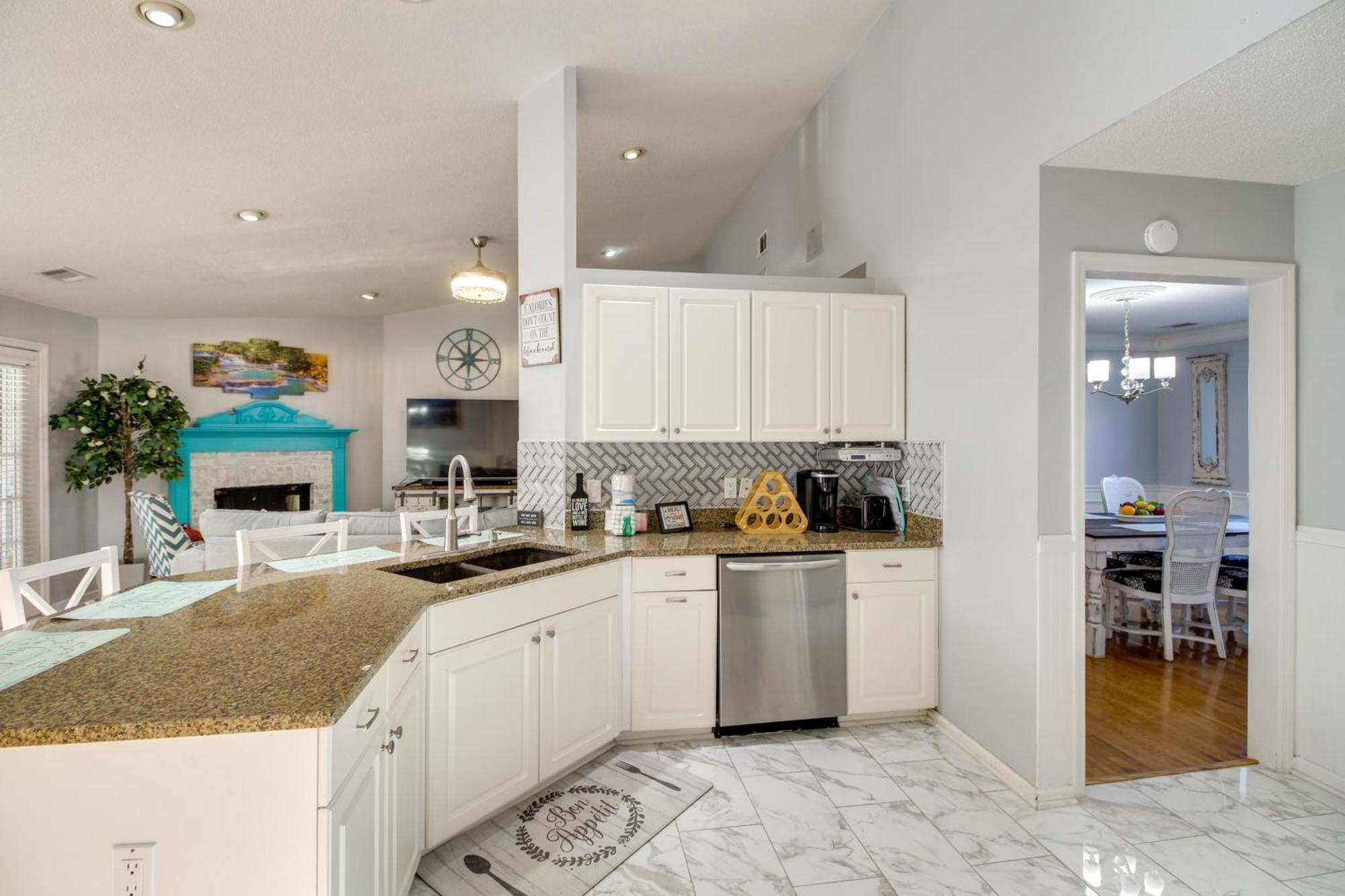Pet-friendly Gem - 12 Mi To Tybee Island!