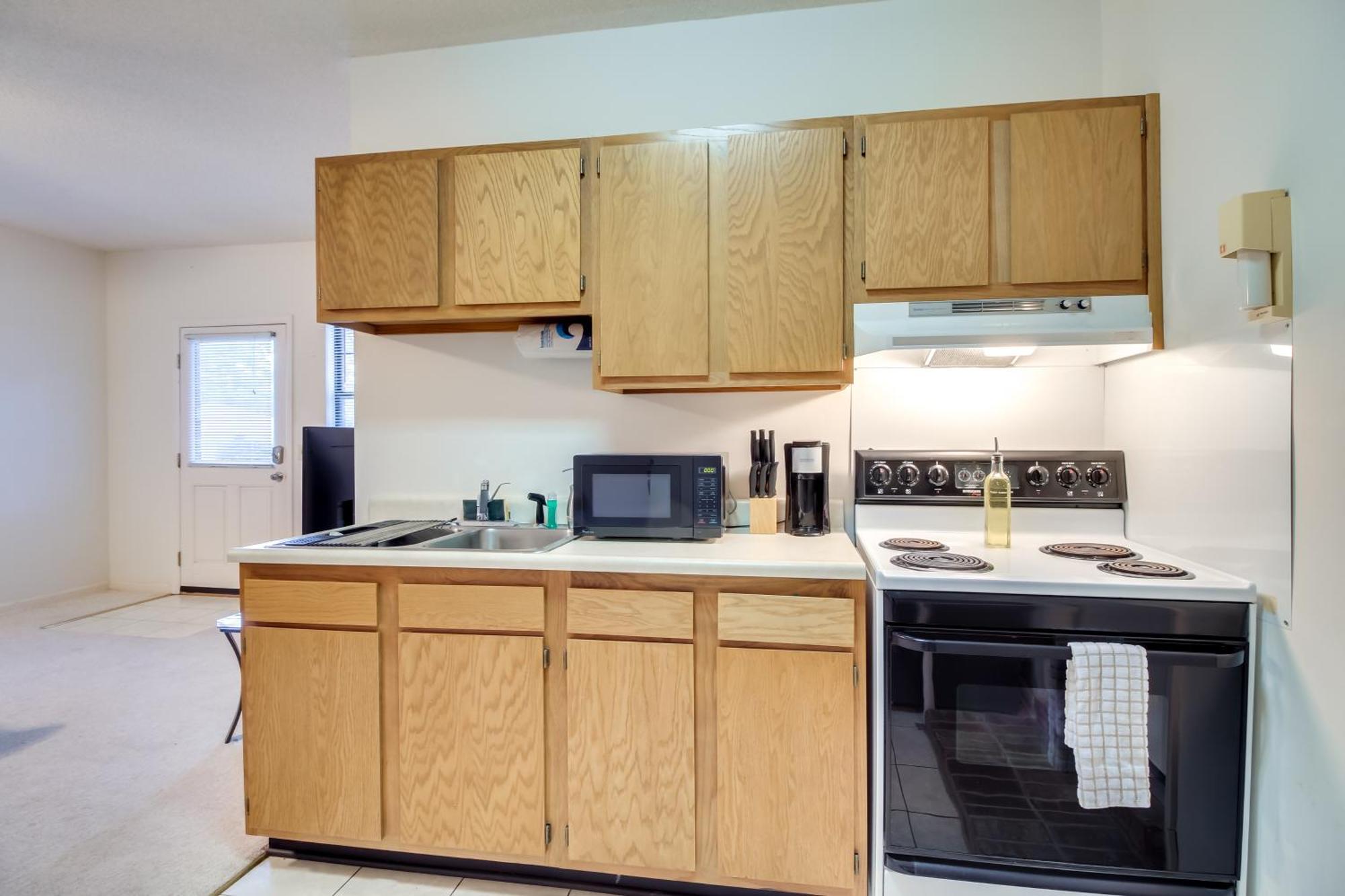 Cozy Studio About 10 Mi To Tybee Island! Apartment