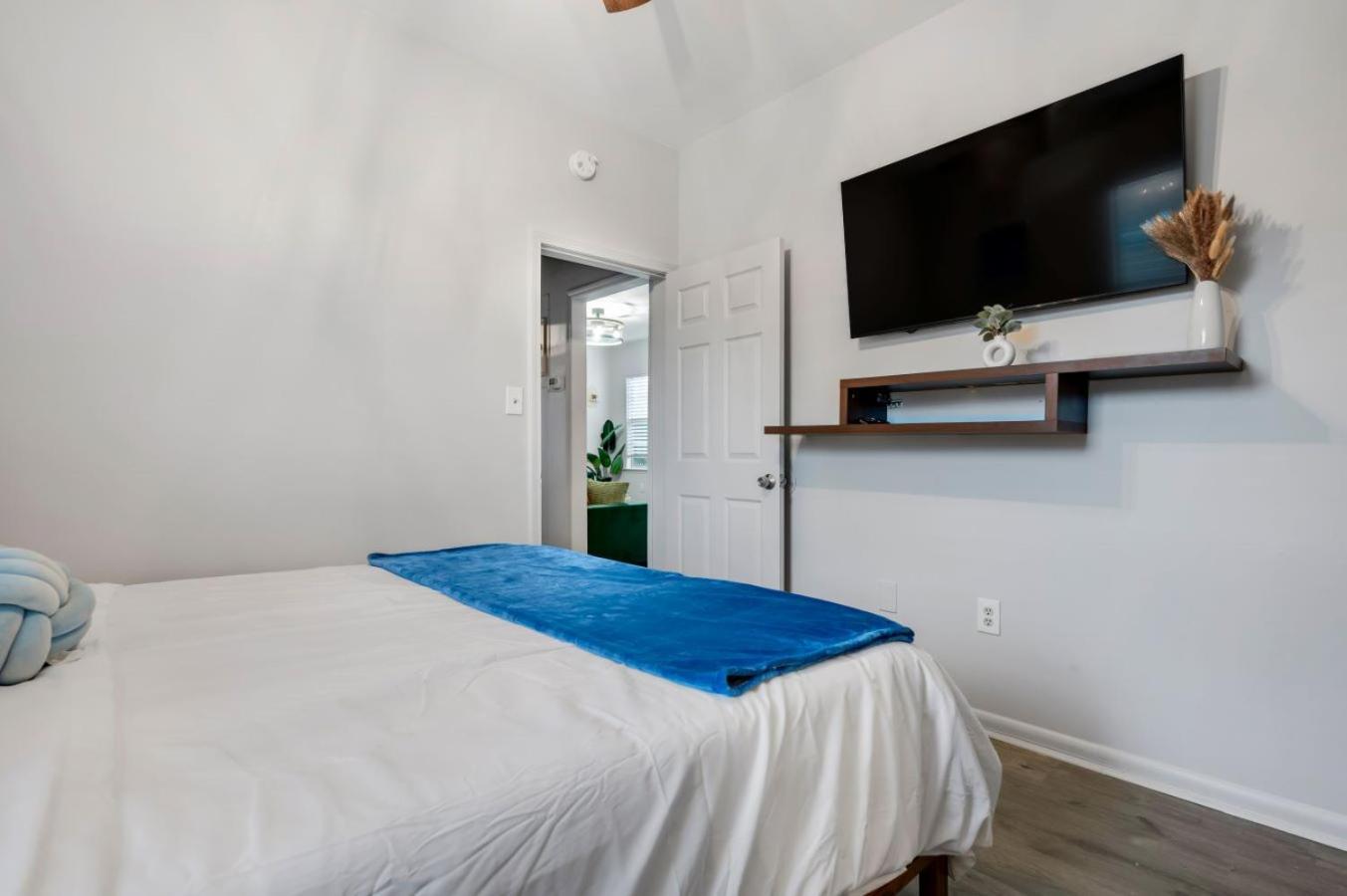 Sav Summer Escape - River St & Dt - Free Parking Savannah
