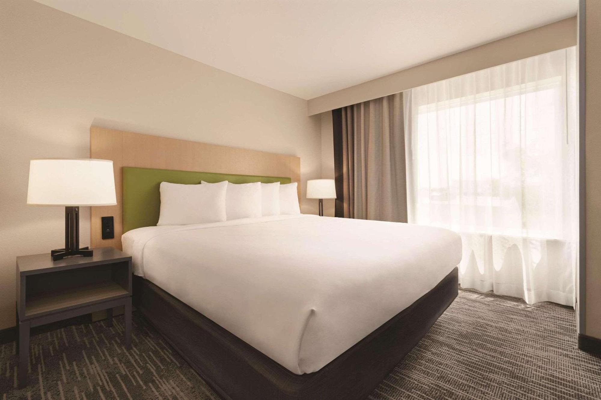 Country & By Radisson, Midtown, Ga Hotel