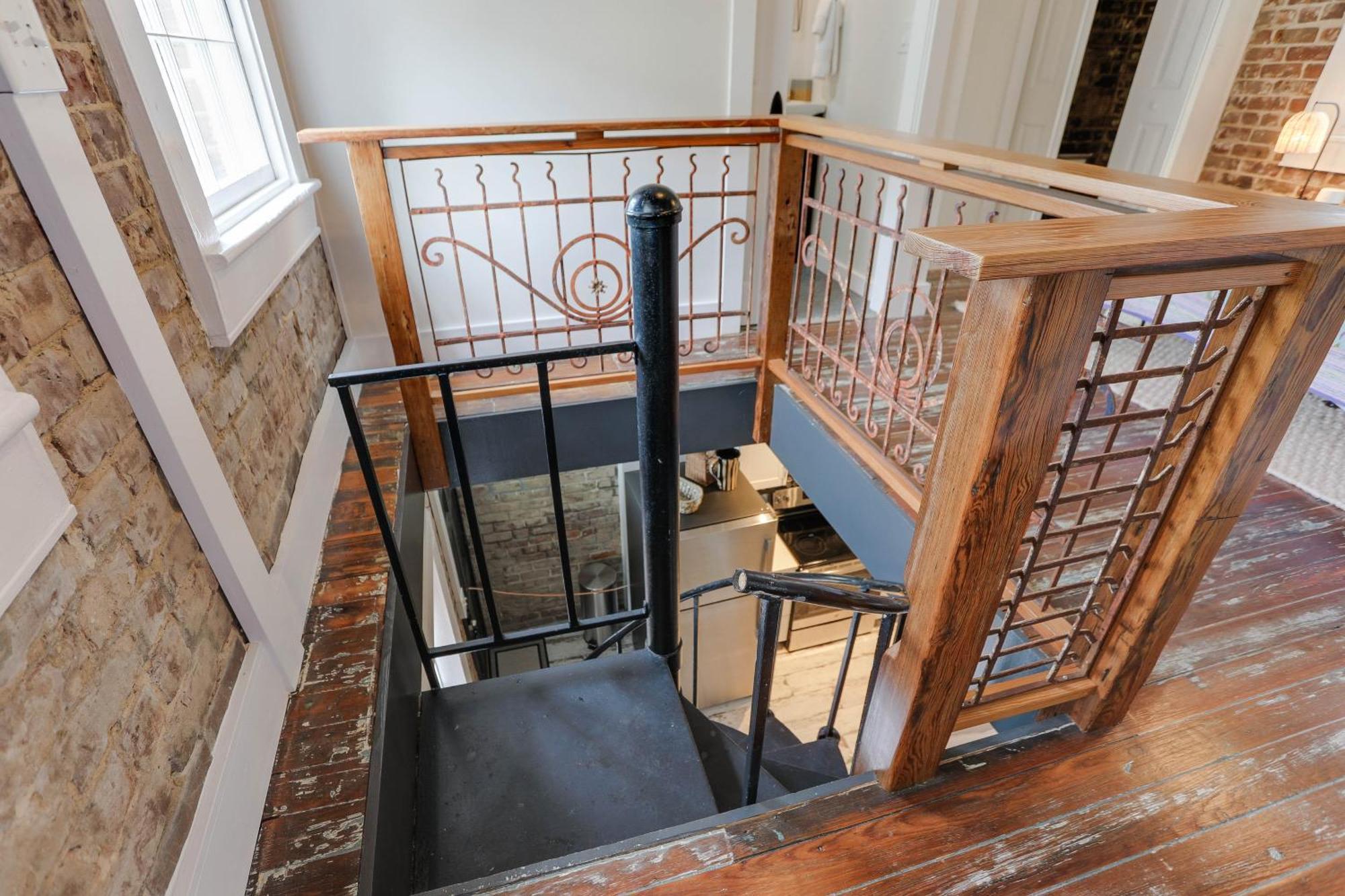 Brick House Apartment *