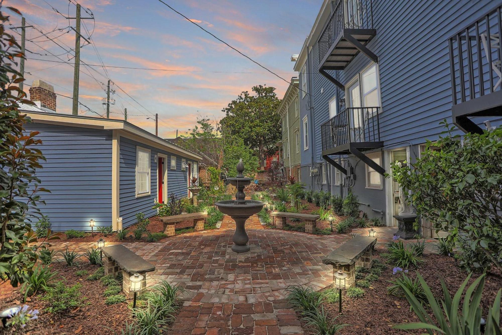 Historic 1/1 Steps To River And Squares Apartment