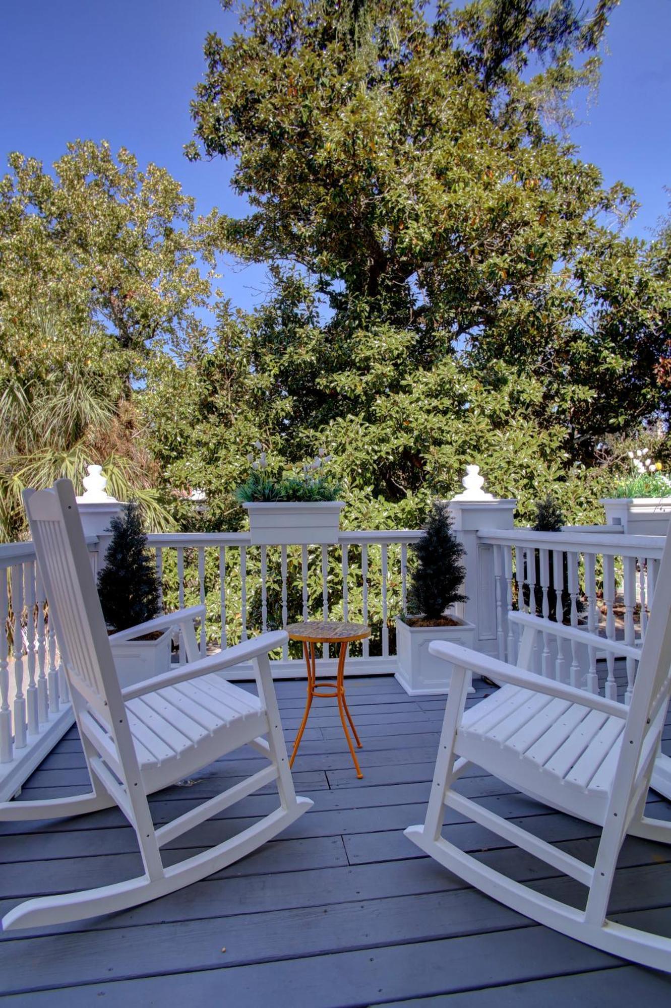 Azalea And Bed & Breakfast