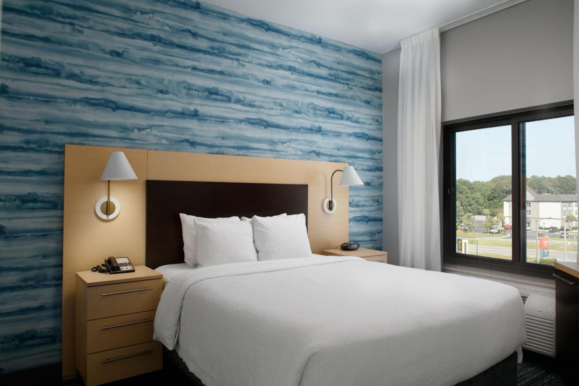 Towneplace By Marriott Airport Hotel