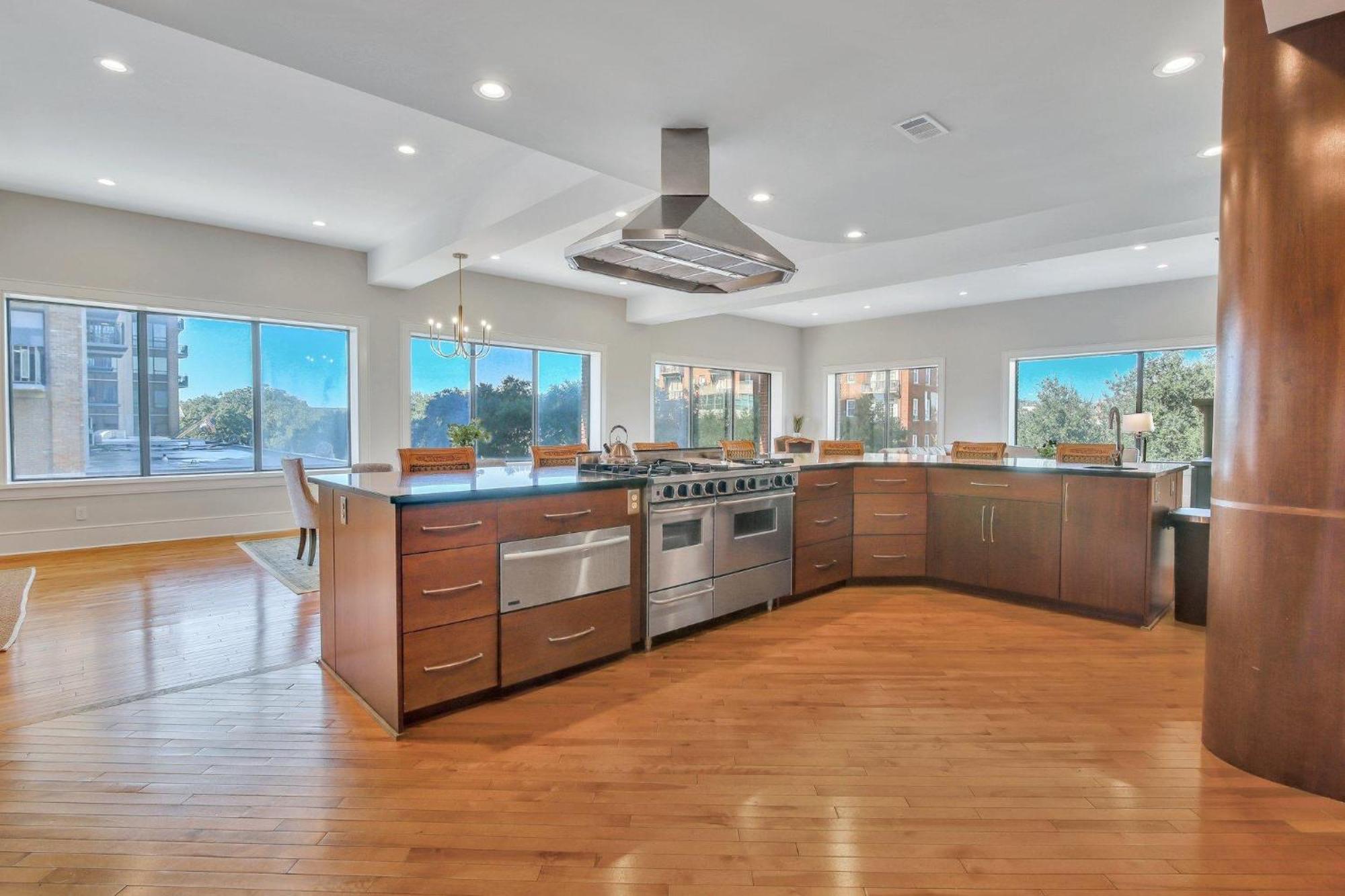 Sky At 300 Drayton * Savannah