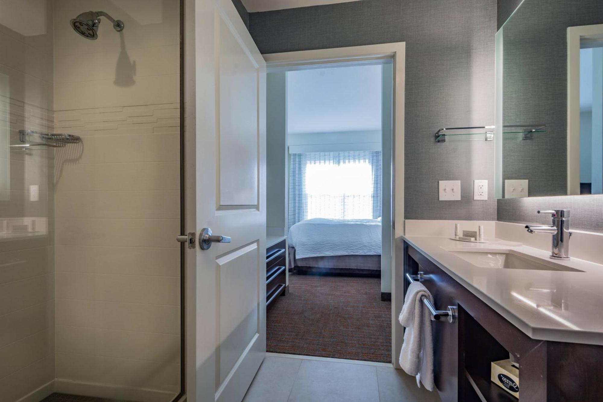 By Marriott Airport 3*