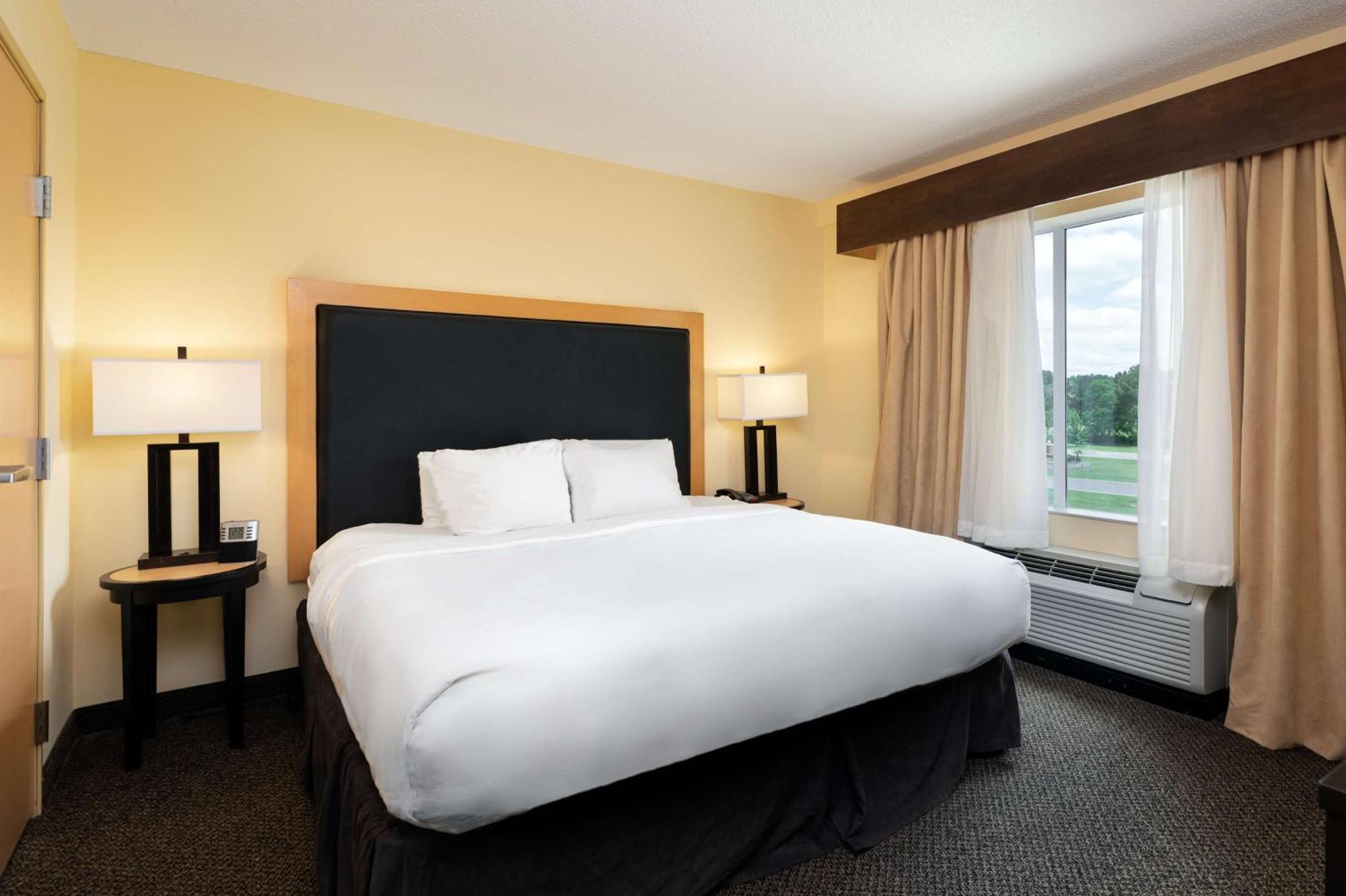 Doubletree By Hilton Airport Hotel