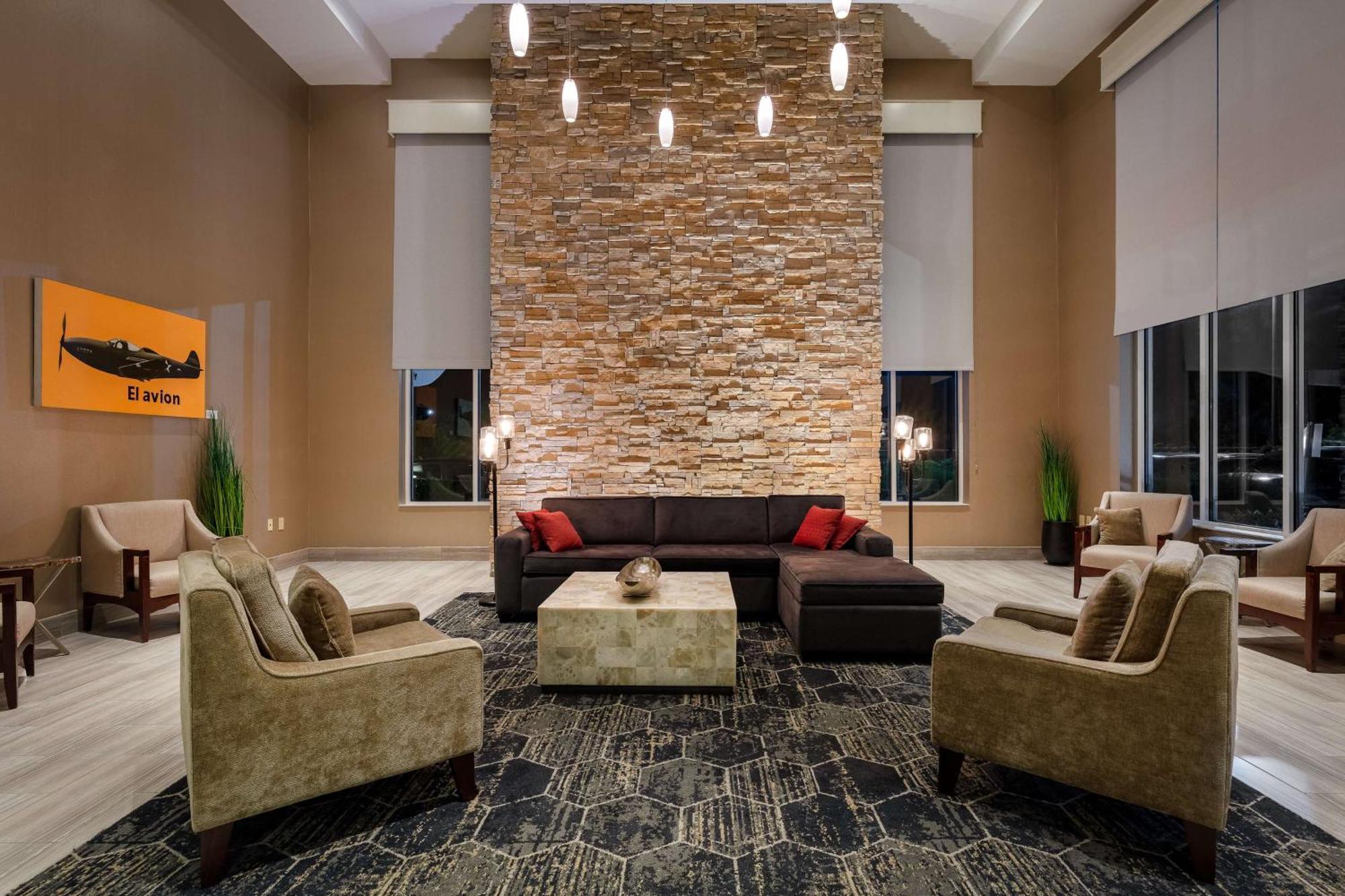 Hotel Doubletree By Hilton Airport 4*