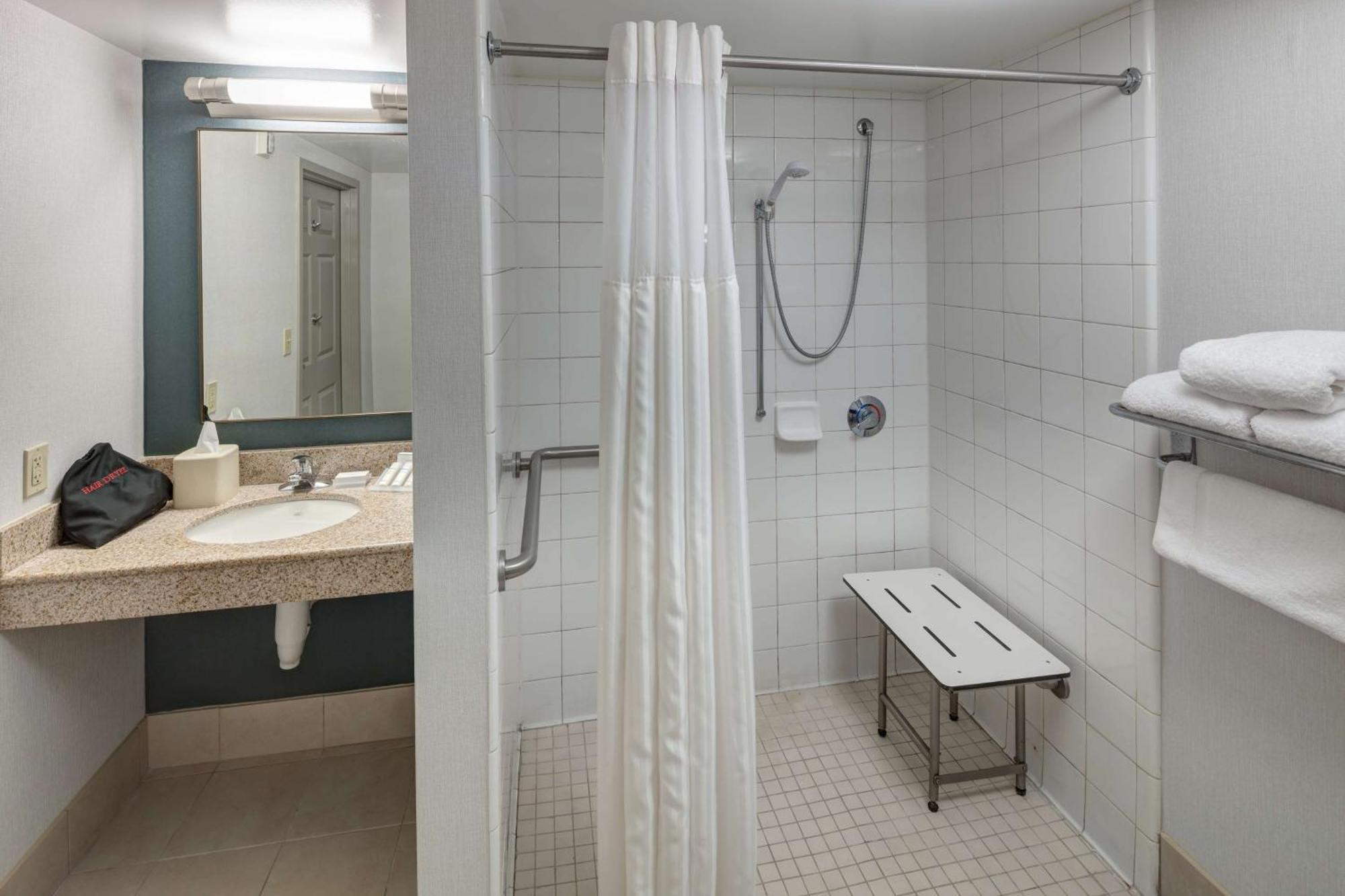 Hilton Garden Airport Hotel 3*