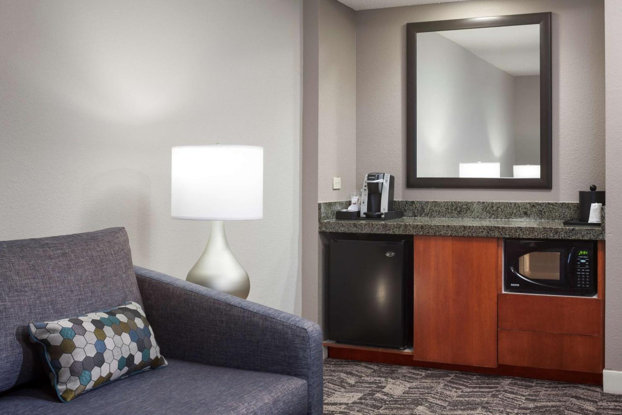 Hilton Garden Airport 3*